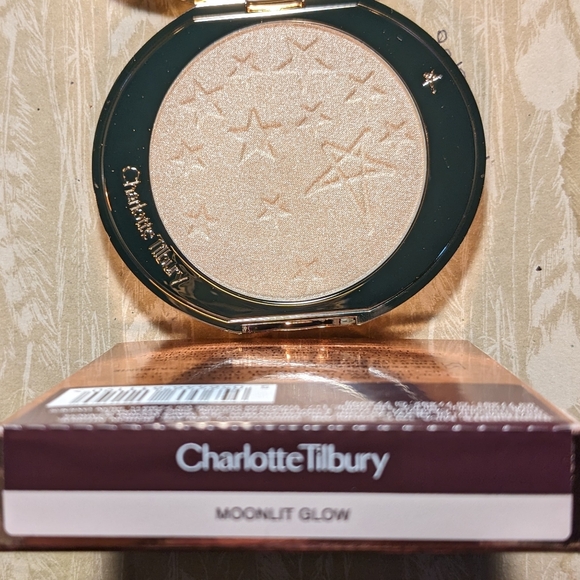Charlotte Tilbury Other - Charlotte Tilbury - Glow Glide Face Architect Highlighter Moonlit Glow 🌟